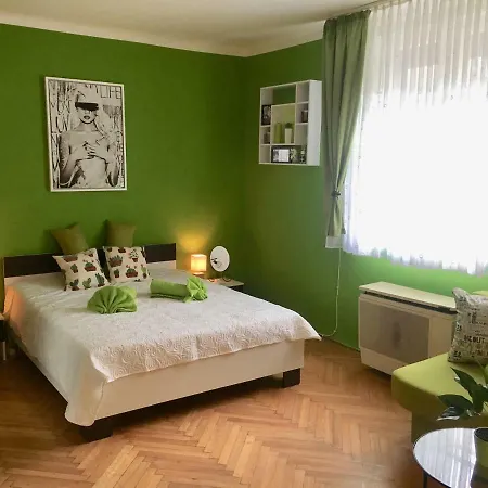 Апартаменты Chic&town Cosy Green